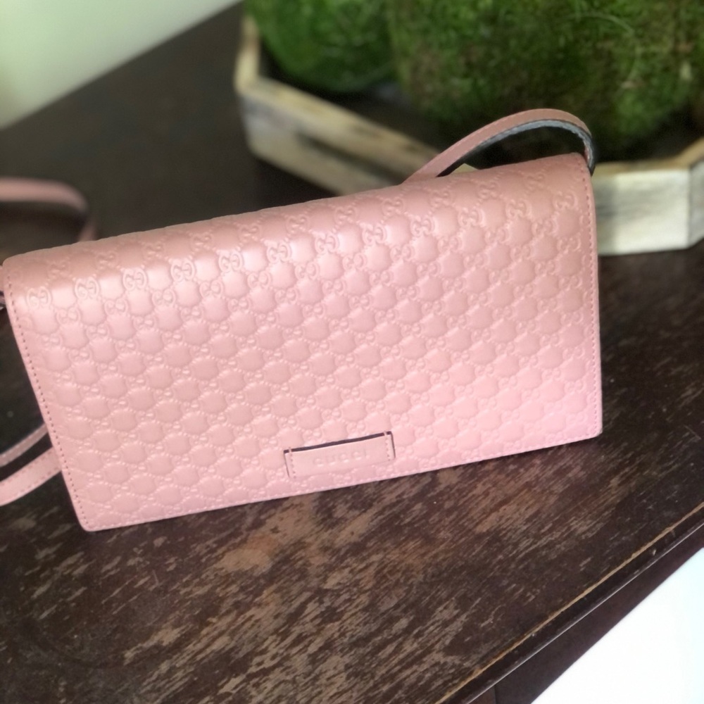 GUCCI Microguccissima Crossbody Wallet 👛 - Picture 2 of 10